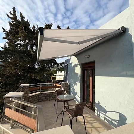 Dimitras Apartment *